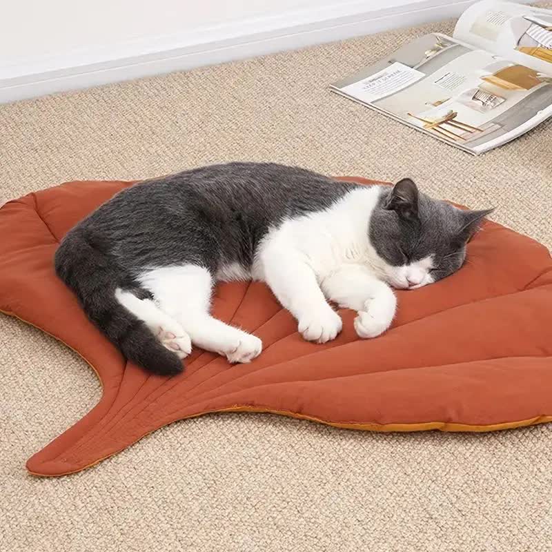 1-Pack Yellow Leaf-Shaped Pet Mat – Durable Sleeping Pad for Dogs & Cats