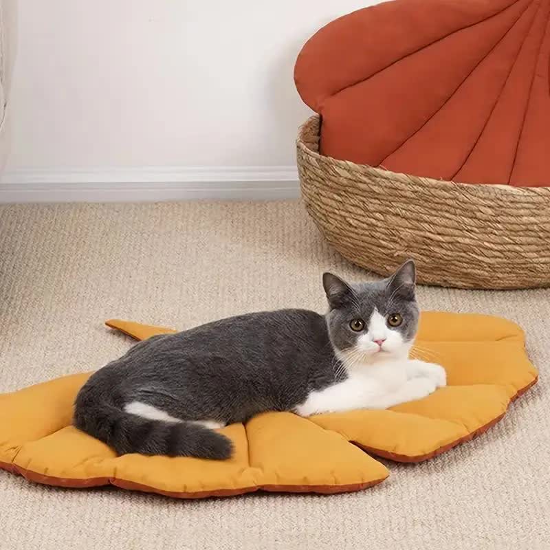 1-Pack Yellow Leaf-Shaped Pet Mat – Durable Sleeping Pad for Dogs & Cats
